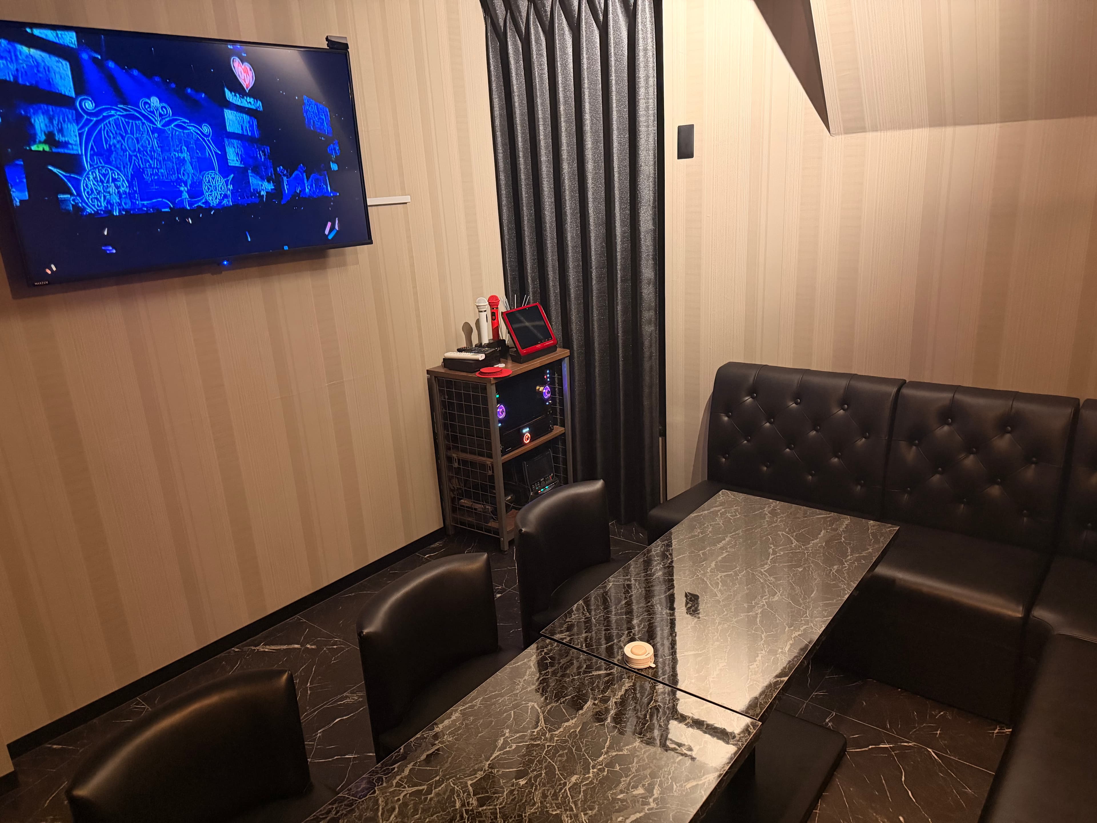 五反田カラオケバーGiocare(ジョカーレ)